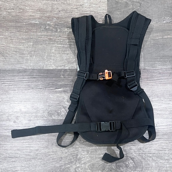 BLACK Pinty Hydration Backpack Pack with 2L Water Bladder for One Day Outdoor - Picture 4 of 14